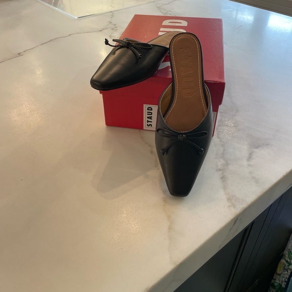 NEW WITH TAGS. STAUD GINA Black Mules with Bow - Picture 4 of 4